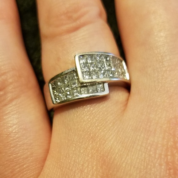 14K White Gold 3/4 Carat Diamond Ring - Picture 4 of 6